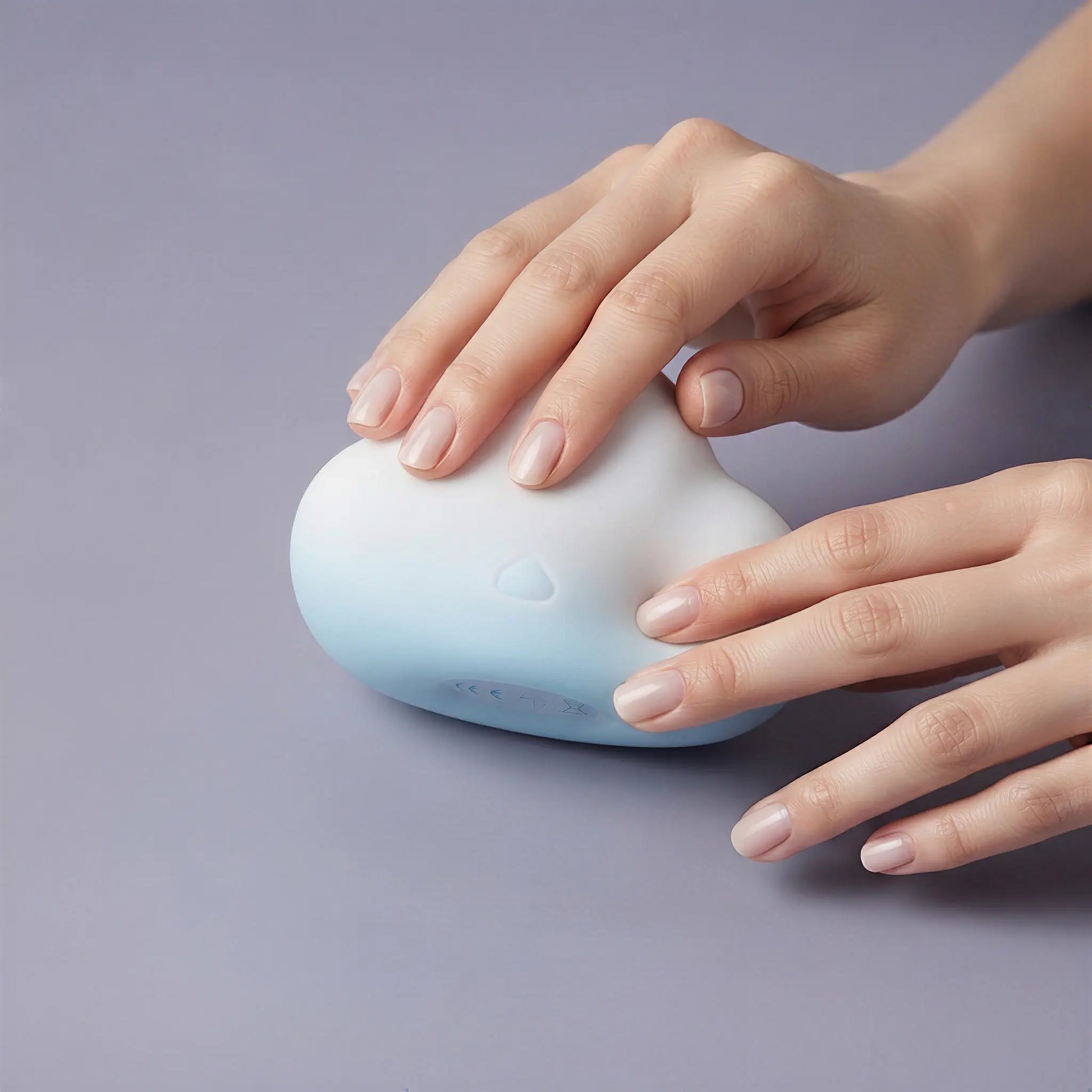 Cloudia squeeze-control cloud massager product detail by Olyon